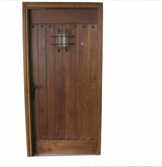 Código: PTR-01<br>PUERTA ROBLE CON MIRILLA