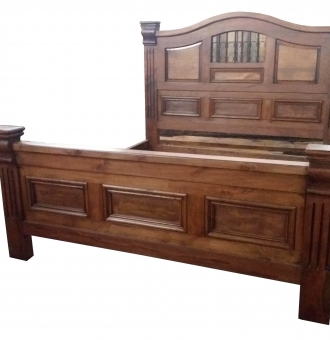Código: RES-33A<br>CAMA KING 1,9 PIECERA CON DISEÑO